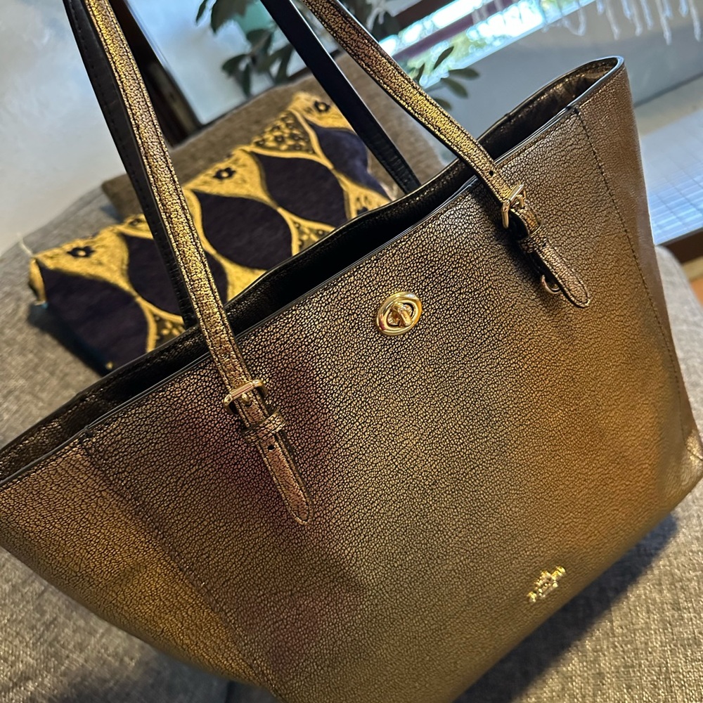 Coach Tote 💯% Authentic